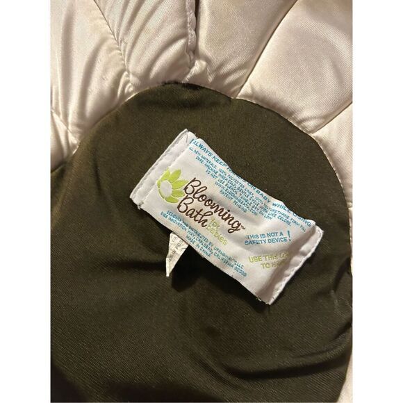 Blooming Bath Foam Pink Flower 25"x25" - Picture 2 of 4